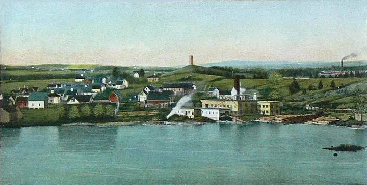 1905 postcard view of Pittsfield, Maine, looking north